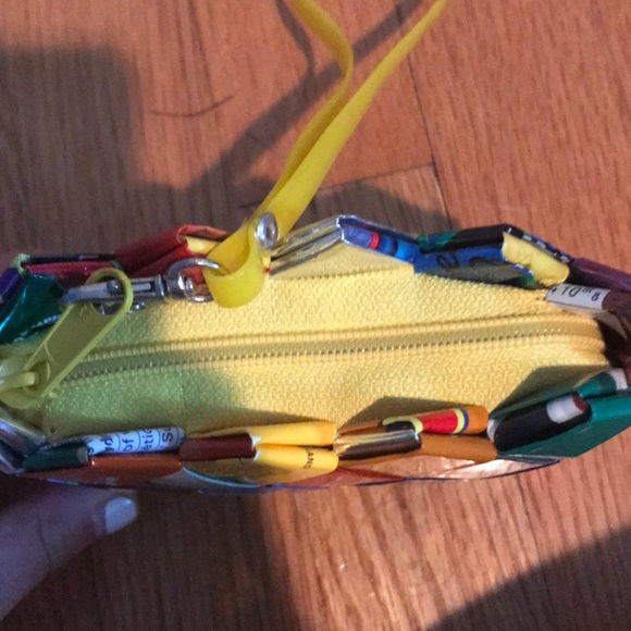 Recycled snack bag wristlet - Picture 3 of 5